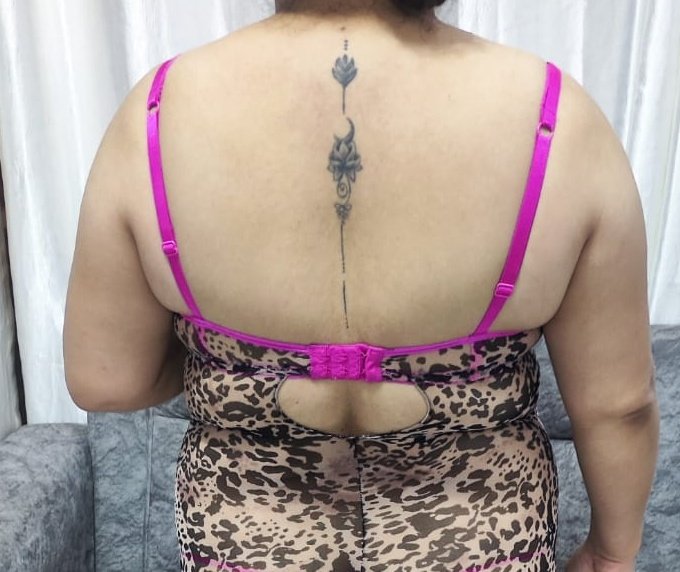 QueenXL01's tweet photo. Nights like this make me a little more tempting… 😈
I just shared something you won’t see here 👑
Come closer… link in my bio 💋
#Curvy #Latina #OnlyFans #NightVibes https://t.co/oS2ofmTqRr