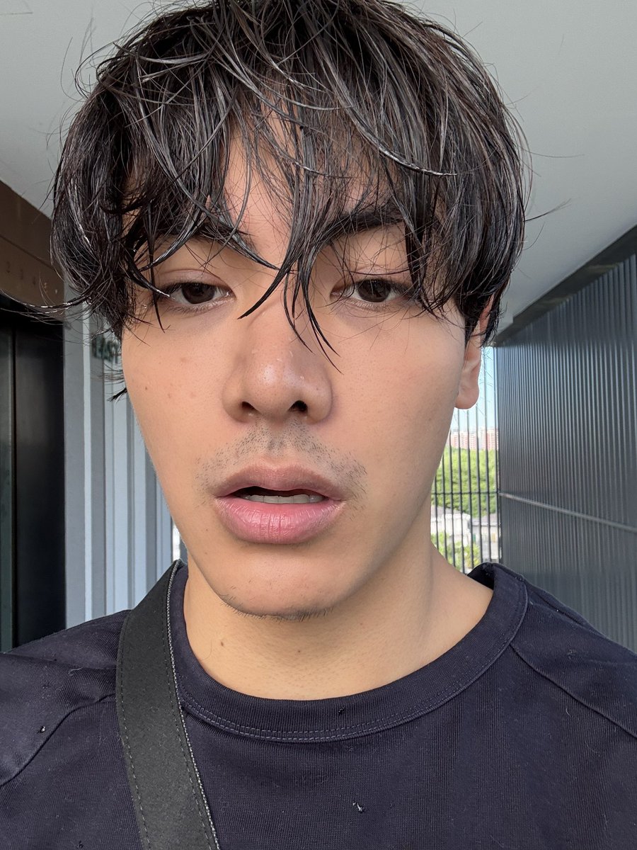 LiannaCamilla's tweet photo. Rambut messy, kumis tipis https://t.co/50MWRxhoGf