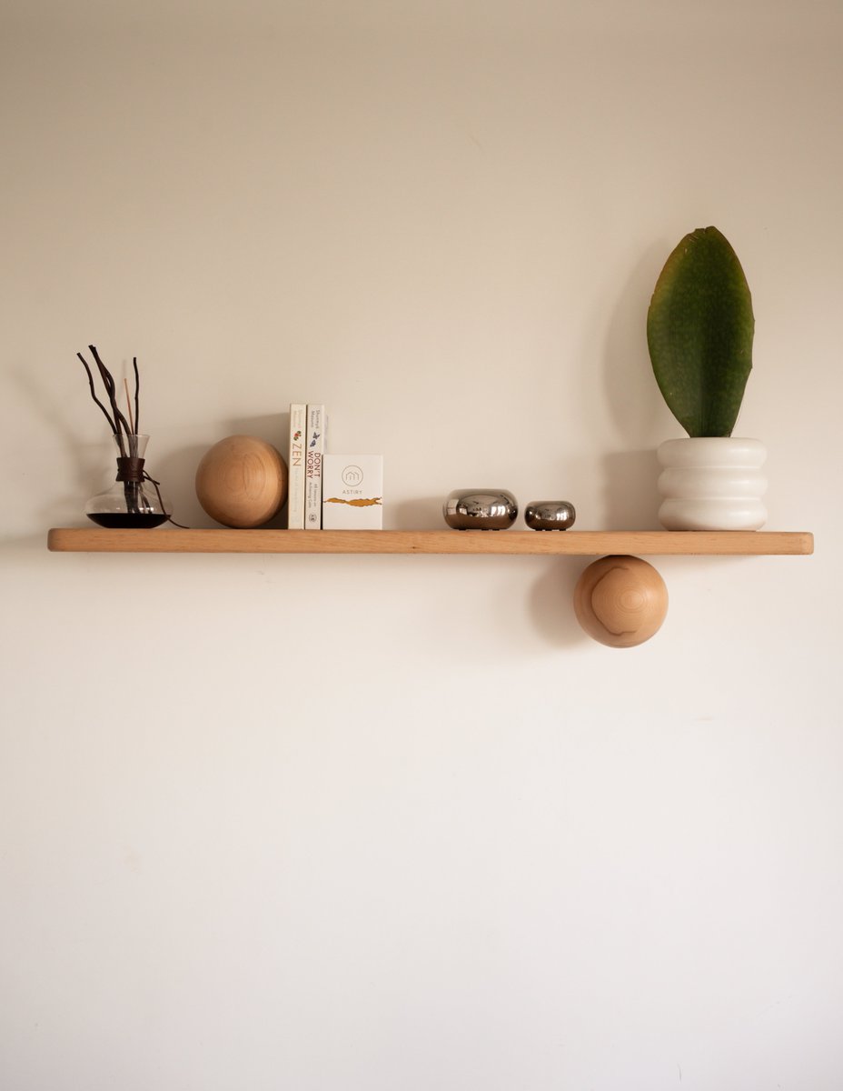 Gharko_in's tweet photo. Easy way to upgrade a shelf:

• One sculptural piece
• One functional object
• Empty space around them

Space is part of the design too. https://t.co/hrpF1bZAjU