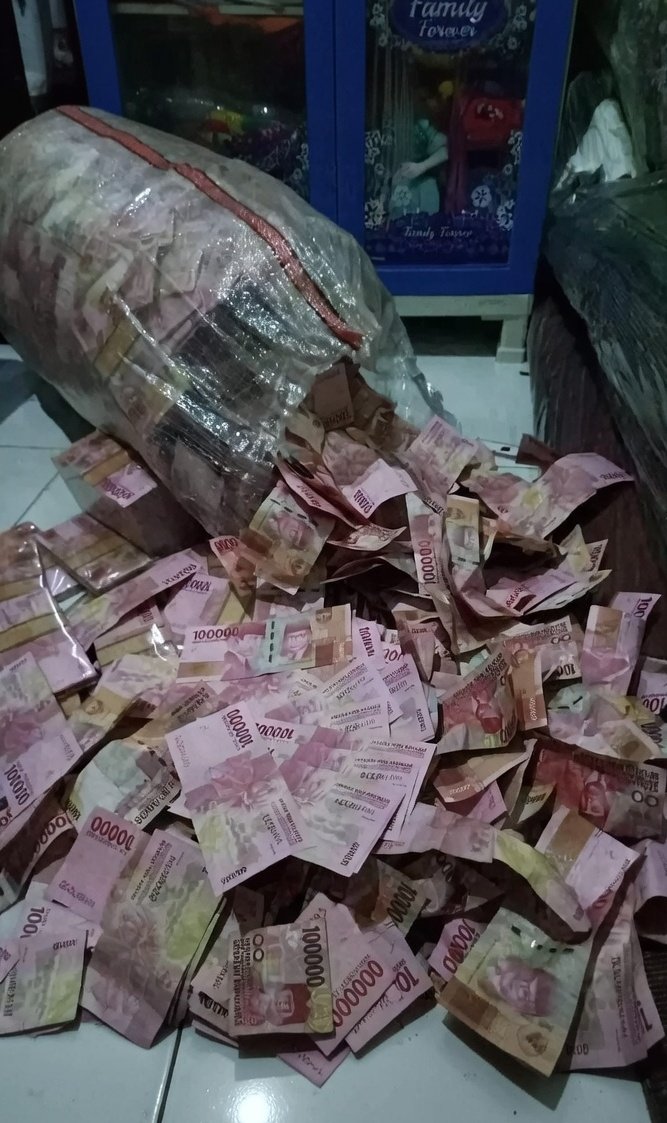 KOS (komunitas orang sinting ) tweet media