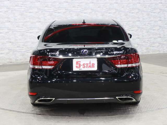 これぞセダンって形してていい

最近はクーペルックなセダン多いし