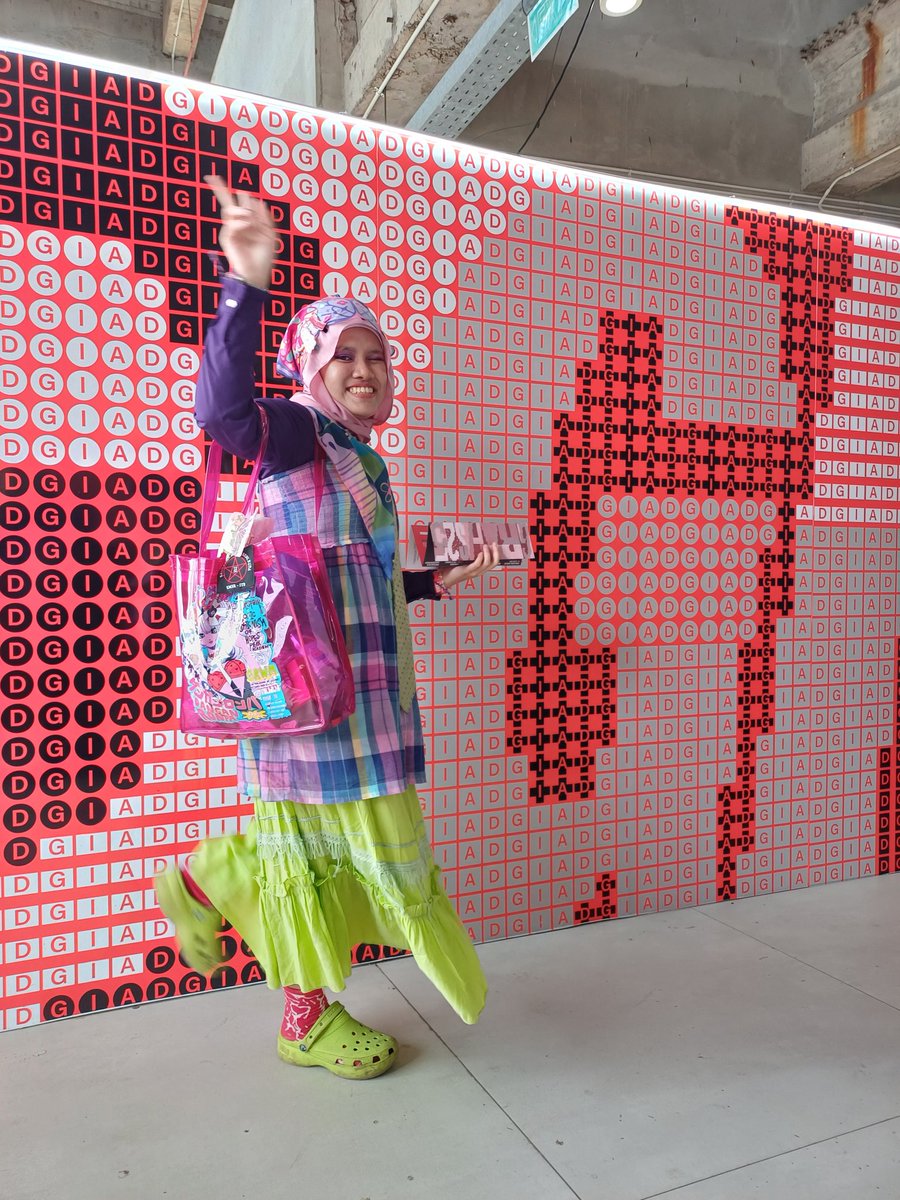 I LOOOOVEEE BEING A COLORFUL GIRLL!!! 🎊🫐💐🍒🌈🎉🌺