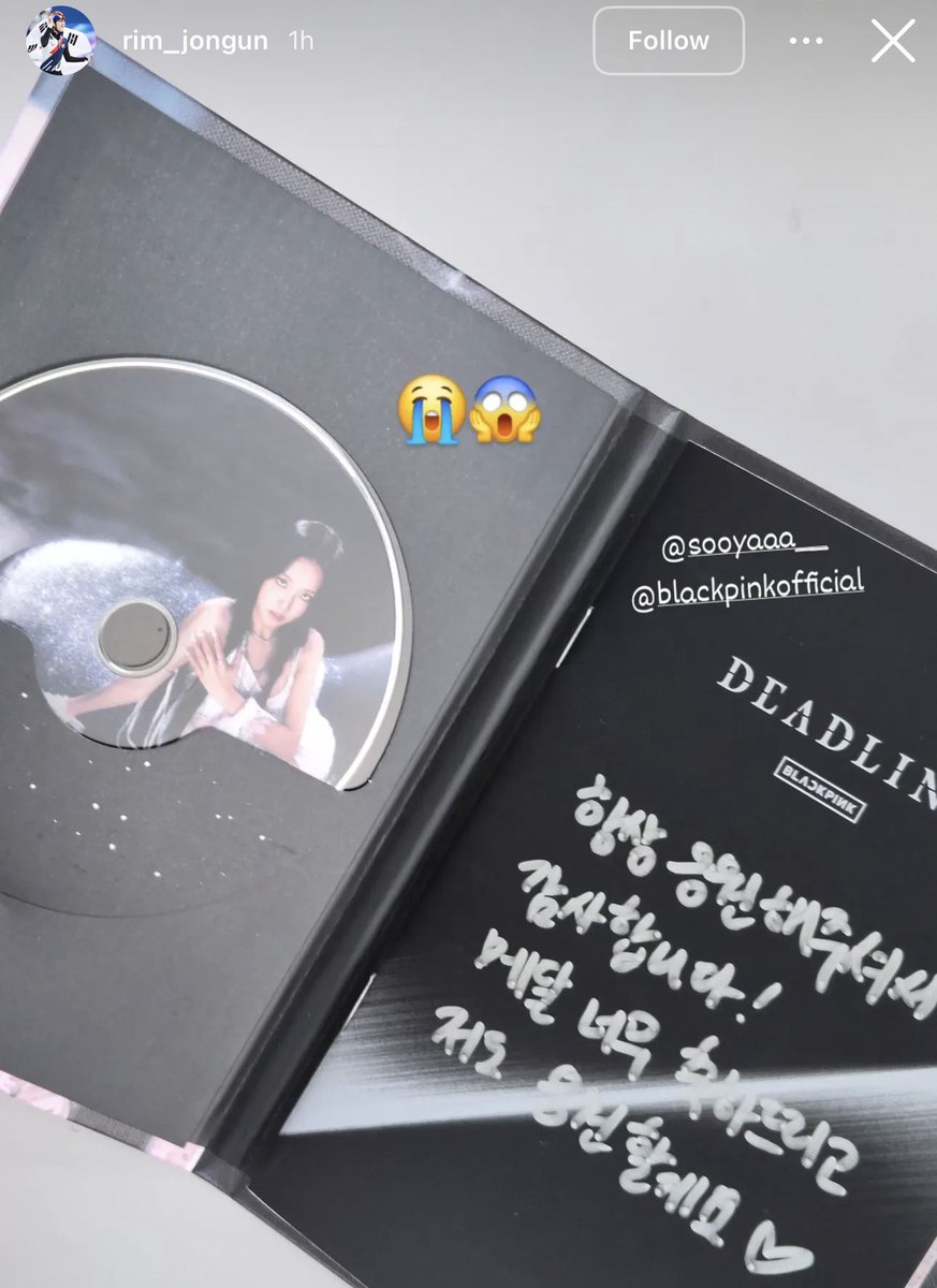 #JISOO gifted a signed album to Rim Jongun, bronze medalist and the ace of the short-track speed skating national team, Rim previously expressed that he is a huge fan of hers.