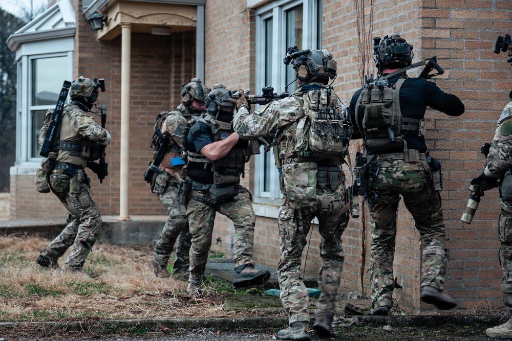 GS5913's tweet photo. 10th Special Forces Group Conducts Validation Exercise at Muscatatuck Urban Training Center
https://t.co/PXPZPaOl42 https://t.co/Q4hayaONGU