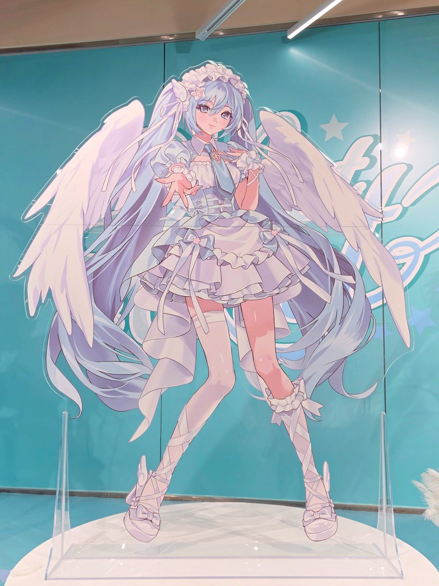 Ura_P314's tweet image. #HatsuneMiku #Miku #MeetandGreet #하츠네미쿠_팝업스토어
미쿠린렌 위드뮤팝업
내부외부 공간도 잘 꾸며놓고(특히 천사 일러스트 아크릴등신대 존엄함) 일러 이뻐서 굿즈들도 다 예쁘고 좋았는데, 수량이 너무 .. 심하게 적은듯;
끝나고 꼭 예약통판 열면 좋겠고 천사버전 아크릴스탠드도 팔아줘~🥲