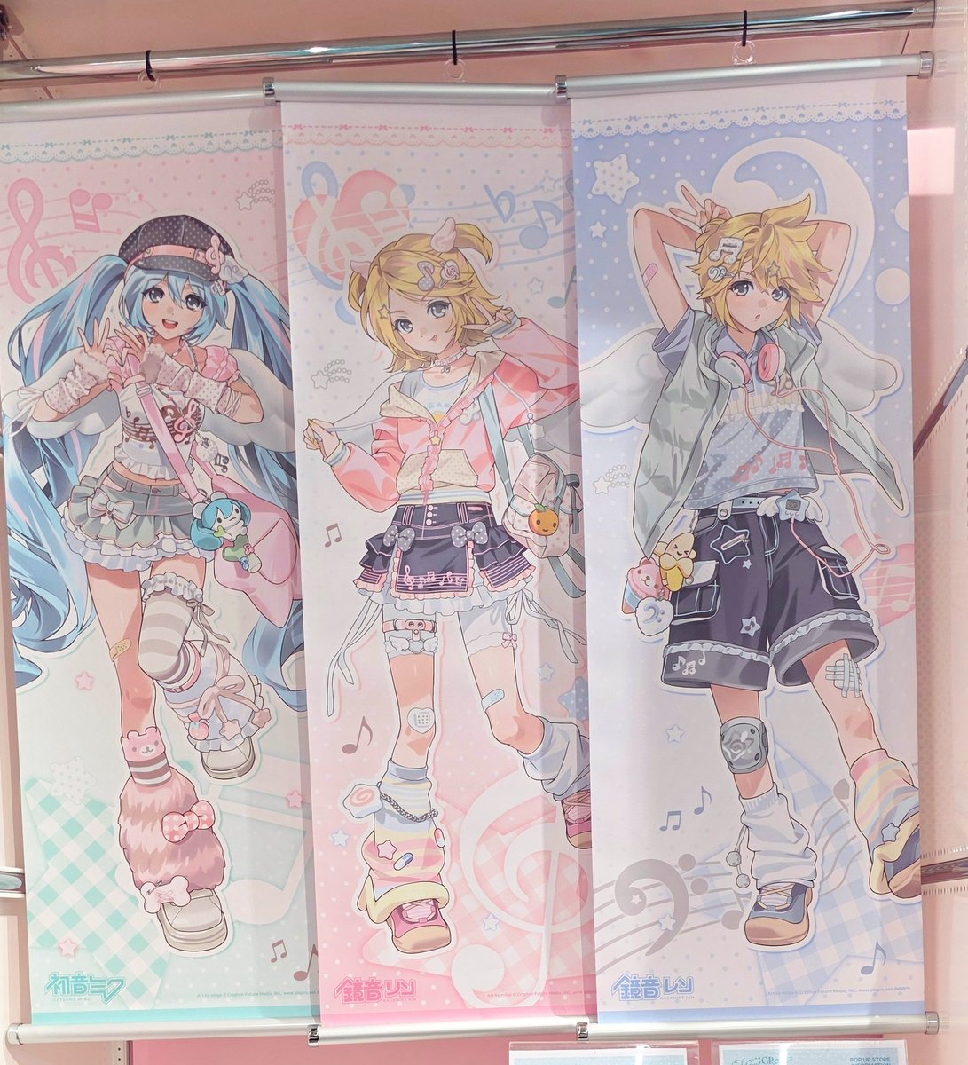 Ura_P314's tweet image. #HatsuneMiku #Miku #MeetandGreet #하츠네미쿠_팝업스토어
미쿠린렌 위드뮤팝업
내부외부 공간도 잘 꾸며놓고(특히 천사 일러스트 아크릴등신대 존엄함) 일러 이뻐서 굿즈들도 다 예쁘고 좋았는데, 수량이 너무 .. 심하게 적은듯;
끝나고 꼭 예약통판 열면 좋겠고 천사버전 아크릴스탠드도 팔아줘~🥲