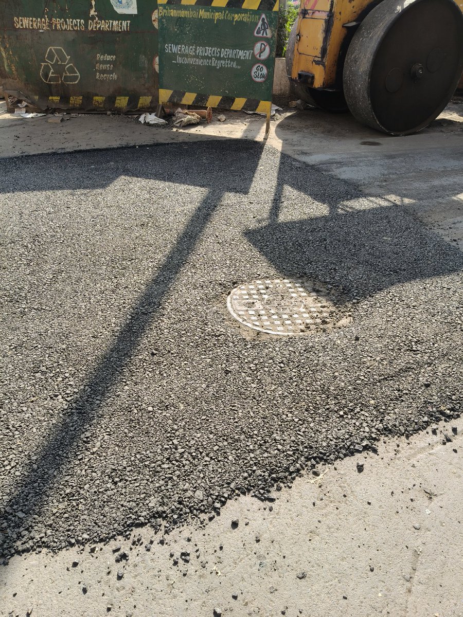 cavinodjain's tweet photo. @PiyushGoyal @mybmc when contractor have broken cemented road how come patch work by asphalt road or tar road on completion of work. Service road after completion of work near Maghathane Metro Station on western express highway https://t.co/MDRQxH6VTx