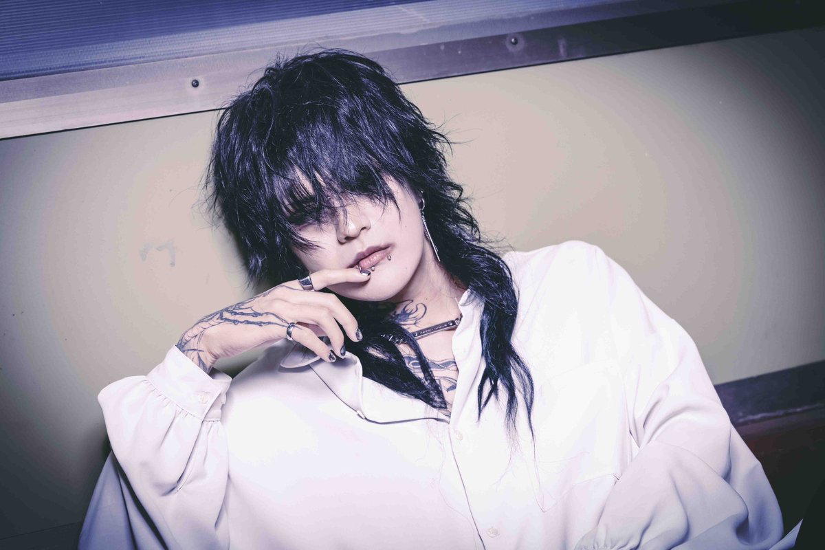 自己PR苦手やけどそんな事言ってられないので、遅ればせながら

『MASKED 2026 -SIDE:X-』にエントリーさせて頂きました。
sugarのベース Sizです

ヴィジュアルロックの素晴らしさ、sugarの良さを広める為に立候補させて頂きました。
拡散、投票よろしくお願いします

あと思ってるより身長高いです。