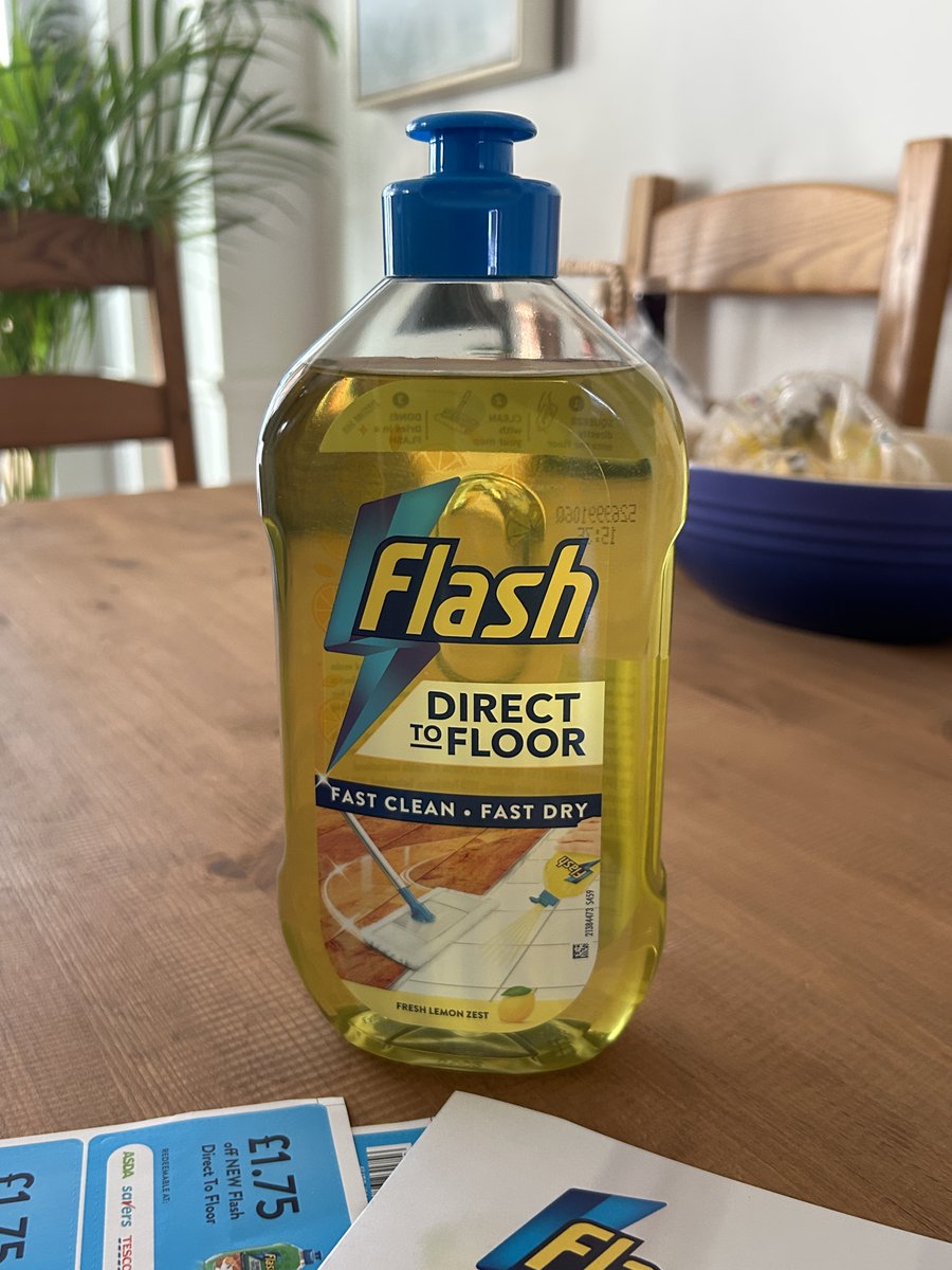 AtHomeAndOnline's tweet photo. Much cleaner and smarter looking floors today after using this new product. Just sprinkle it around as you're mopping - so easy! #ad #EasyPeasyLemonSqueezy, #FlashDirectToFloor #FastCleanFastDry #BackToCleanInAFlash #savvycircle @supersavvyme https://t.co/kWKnRSXWvp