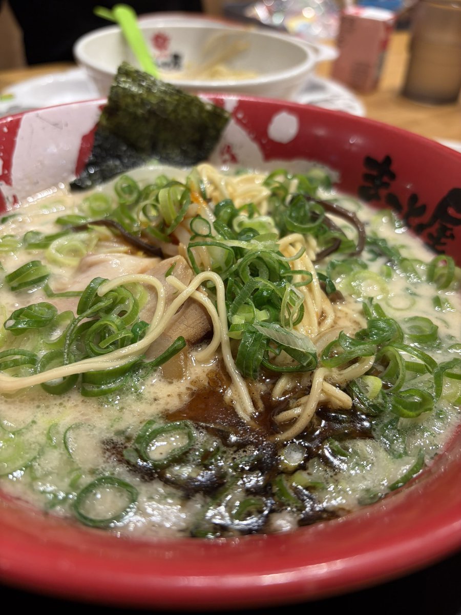 もももも tweet media