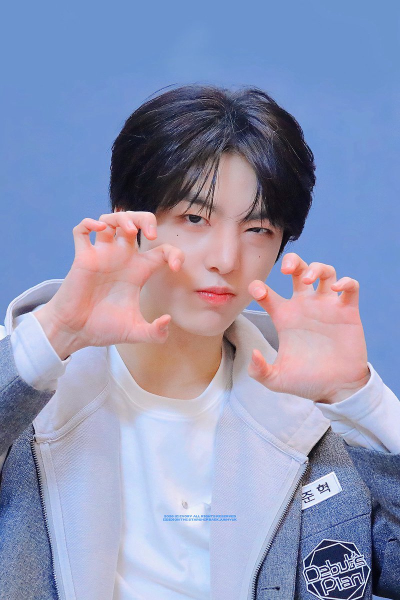 𝗜𝘃𝗼𝗿𝘆 tweet media