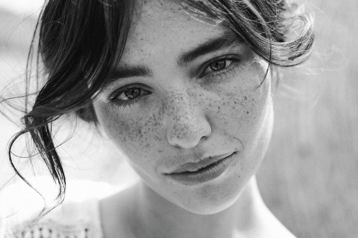 fabiofurlotti's tweet photo. Giò. Available light. Beauty resists what the world breaks.

#blackandwhiteportrait #portraitphotography #fineartphotography #bnw

https://t.co/IYpIj6zIoT https://t.co/7mM7JJrZye