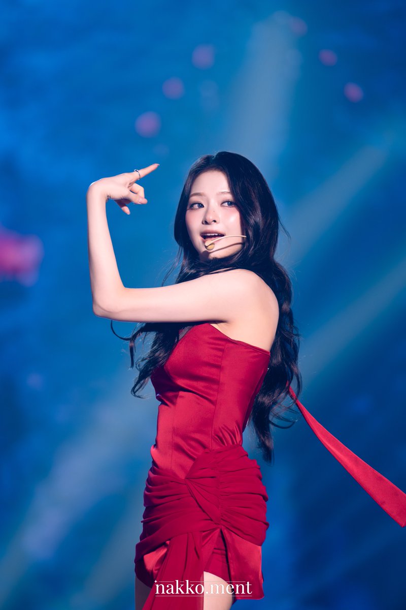 저녁 맛있는거 먹었으려나!?
260131 나우투모로우 나경 HQ
#fromis_9 #프로미스나인 #이나경 #LEENAGYUNG