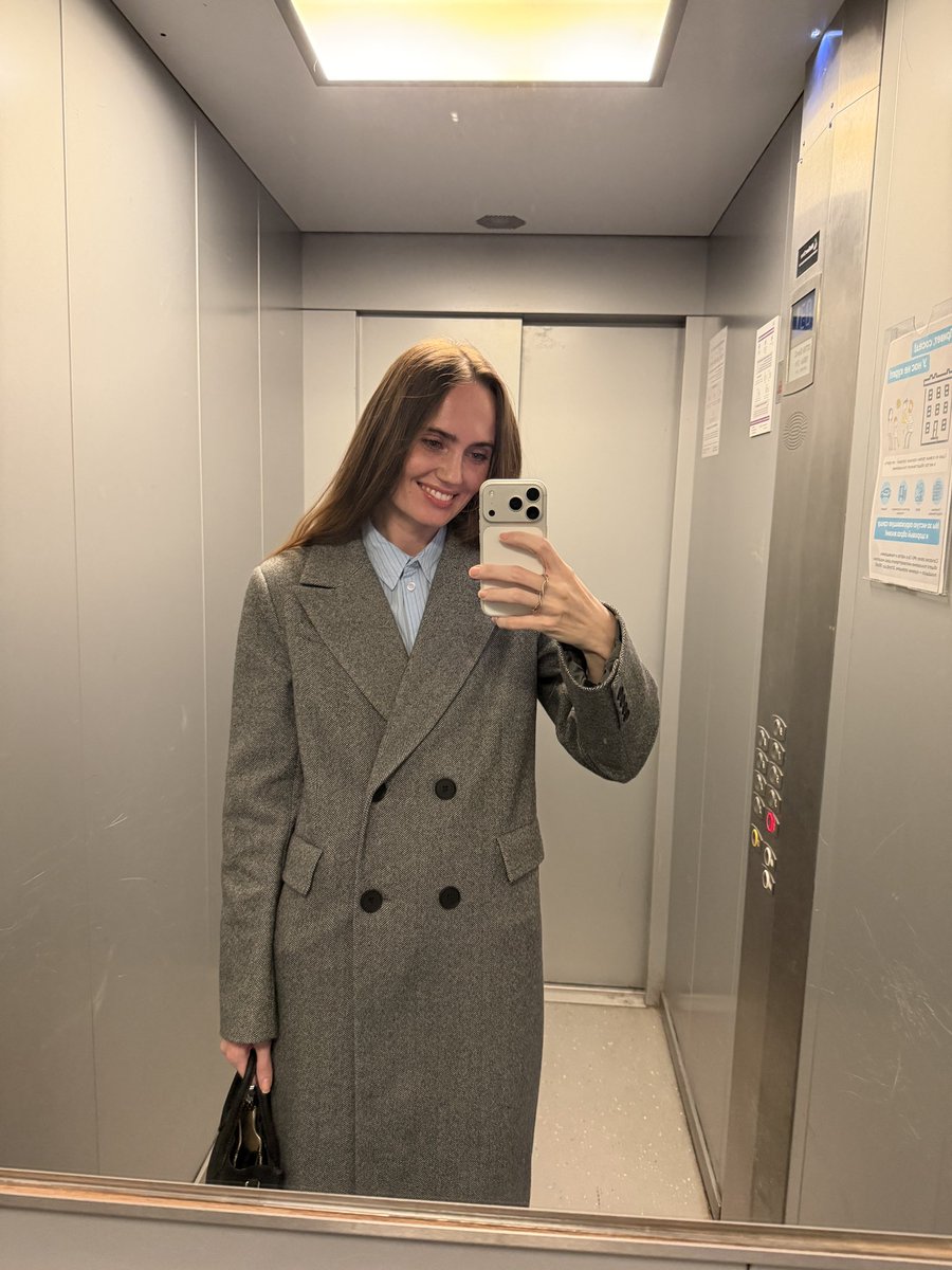 малышка на миллиард tweet media