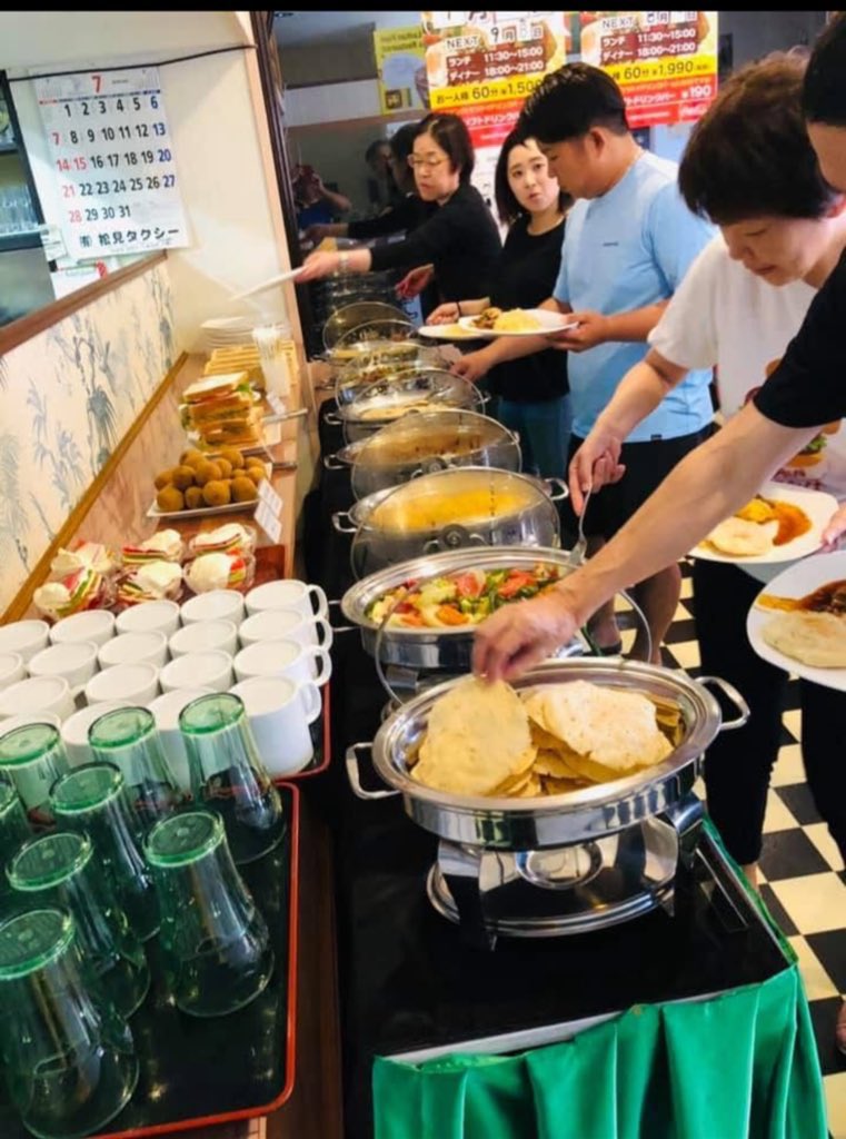 こんばんは、
ヘラディワカレー天久保
第1土曜日のビュッフェは出来なかって申し訳ございませんでした。
その代わりに月の21日は天久保スペシャルビュッフェはやります。
メニューは明日SNS致します。