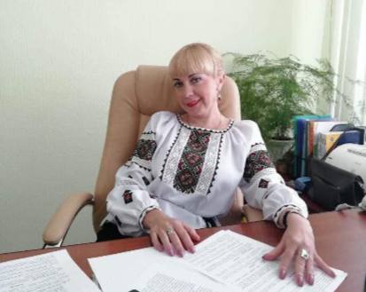 spilnoua's tweet photo. Начальниця управління податкового аудиту ГУ ДПС у Сумській області Людмила Дядченко вимагала неправомірну вигоду за «лояльність» під час перевірки — без штрафів і перешкод у діяльності.
Правоохоронці задокументували отримання частини суми — 1,5 млн грн. Після цього її затримали та повідомили про підозру.