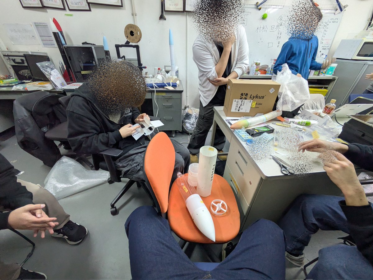 構造班引き継ぎ完了！！
中の人は今年度で引退です。今までありがとうございました🙇
#ロケット #宇宙 #サークル #rocket #space #PHR #ペットボトルハイブリッドロケット