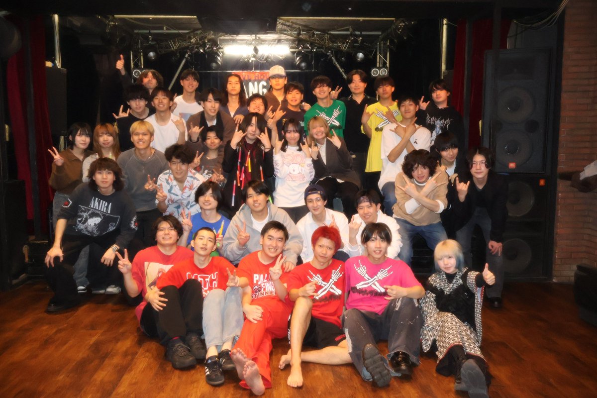 CUC_rock's tweet photo. 3/7(土)千葉アンガで卒業ライブを開催しました！4年生最後のステージ、どのバンドも最高でした！

ご来場いただいた皆様、ありがとうございました！

今後ともロックミュージック研究部をよろしくお願いします！

#千葉商科大学　#cuc https://t.co/Jj4F6w1HXt