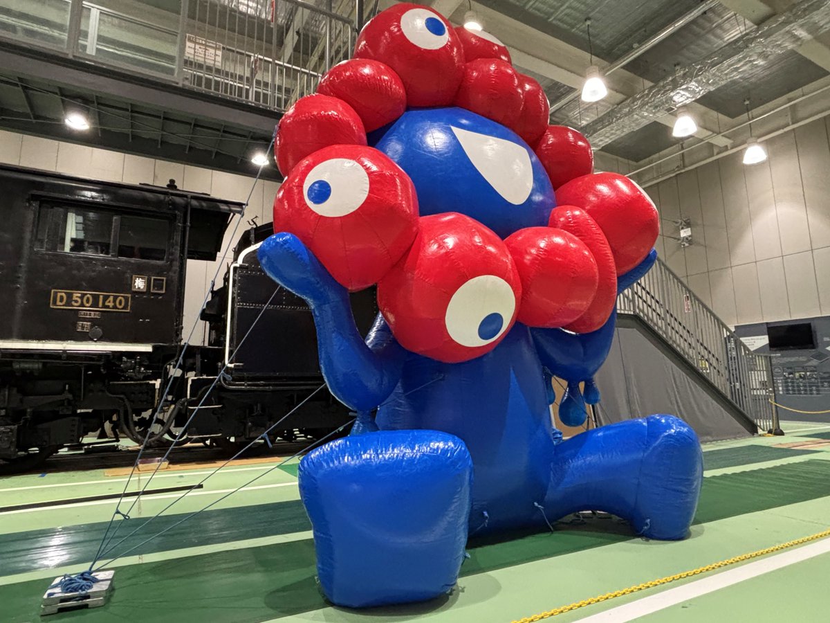 ＼「世界のミャクミャク展」が京都鉄道博物館にやってくる！／

明日3月19日（木）より、京都鉄道博物館で「世界のミャクミャク展」がスタート！
パビリオンスタッフなど万博関係者がペイントした様々な「ミャクミャク」が展示予定🌟
京都鉄道博物館ならではの装飾もお楽しみに！
