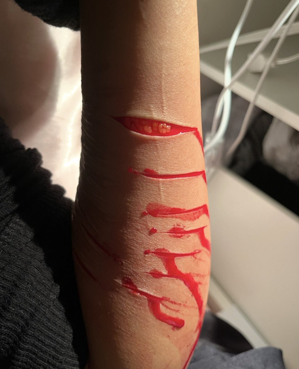 Allish444's tweet photo. Blood and beans 
#shedtwt #slittwt #beanstwt #styrotwt https://t.co/4oS4VX2N55