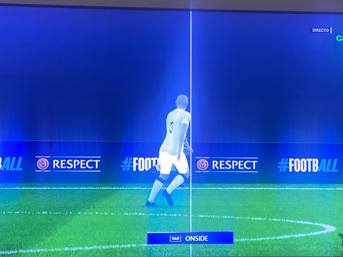 Más de 40 minutos para enseñarnos esta imagen en donde ni tan siquiera se ve el momento del pase.