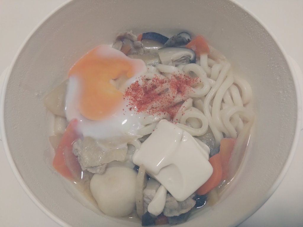 (⁠・⁠∀⁠・⁠)久々に豚汁を作ったぞ！豚汁うどんにしよう！！
↓
¯⁠\⁠_⁠༼⁠ ⁠•́⁠ ͜⁠ʖ⁠ ⁠•̀⁠ ⁠༽⁠_⁠/⁠¯←盛り付けで残飯みたいになってもうお手上げな顔

いや、普通に美味しかったです！！

※ちなみに38歳最後の自炊がこれでした。39歳も引き続き頑張ります(^q^)笑