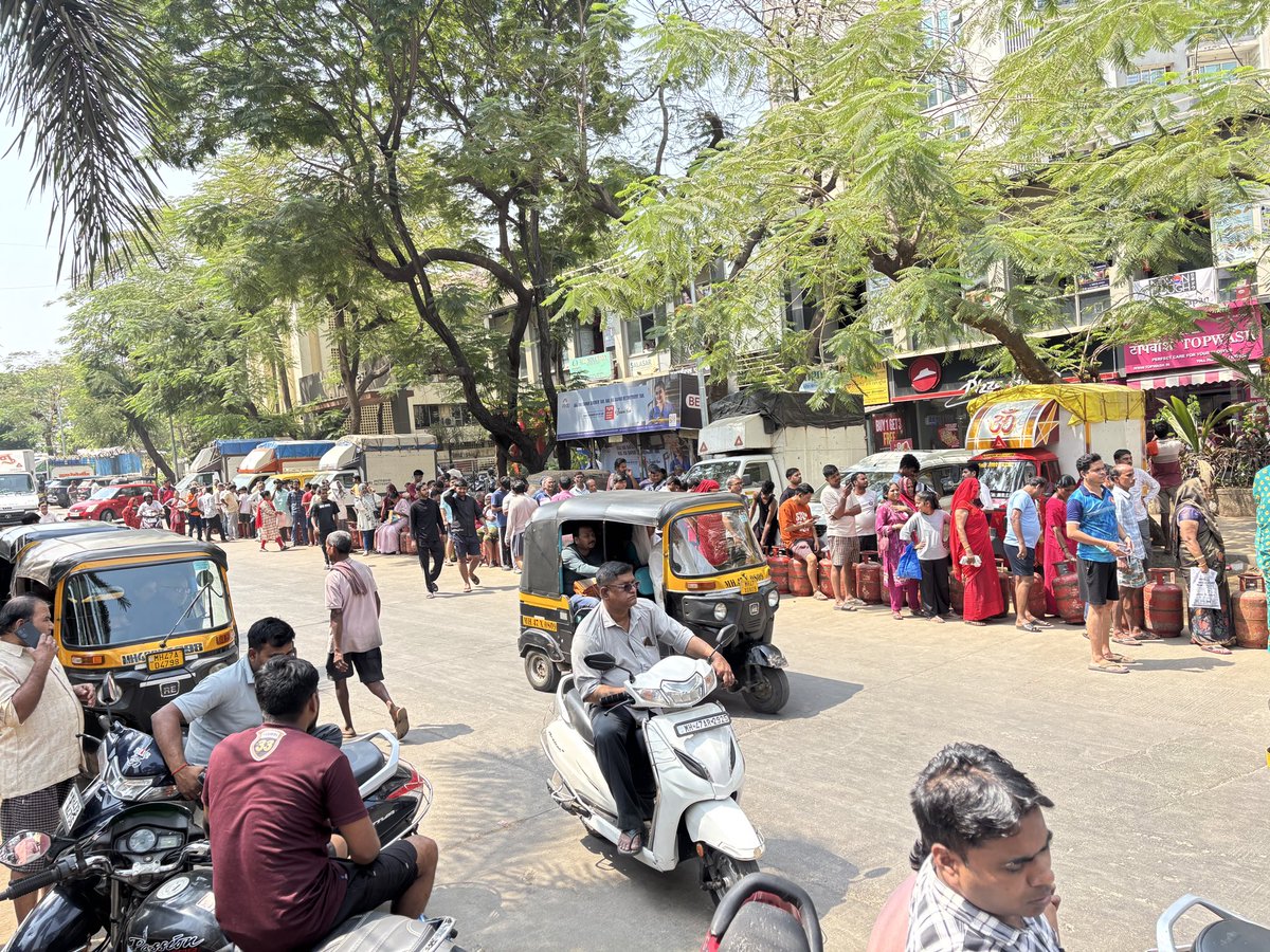 Roopesh Dhanawade™️ tweet media