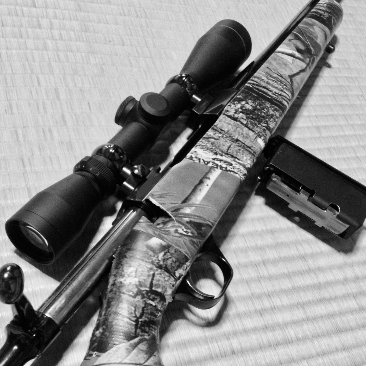 Diffelman's tweet photo. 最初の #ライフルスコープ は、
米国リューポルド社のVX1で、
倍率は３〜９倍。

スラッグ弾の発砲時の衝撃に耐え、
狩猟(３倍)にも射撃(９倍)にも使えて、
視野も明るい(レンズが良い)との事で選んだ。

当時５万円。
中古譲受の #MSS20 と、ほぼ同額だった https://t.co/8Z38M61YN4