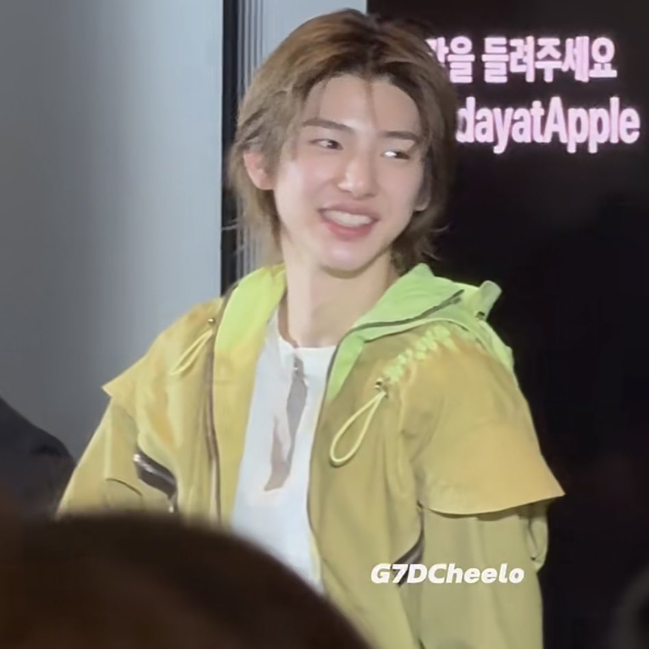 juhoontwt's tweet photo. just spotted a smiley angel https://t.co/hFsUlDNPpm