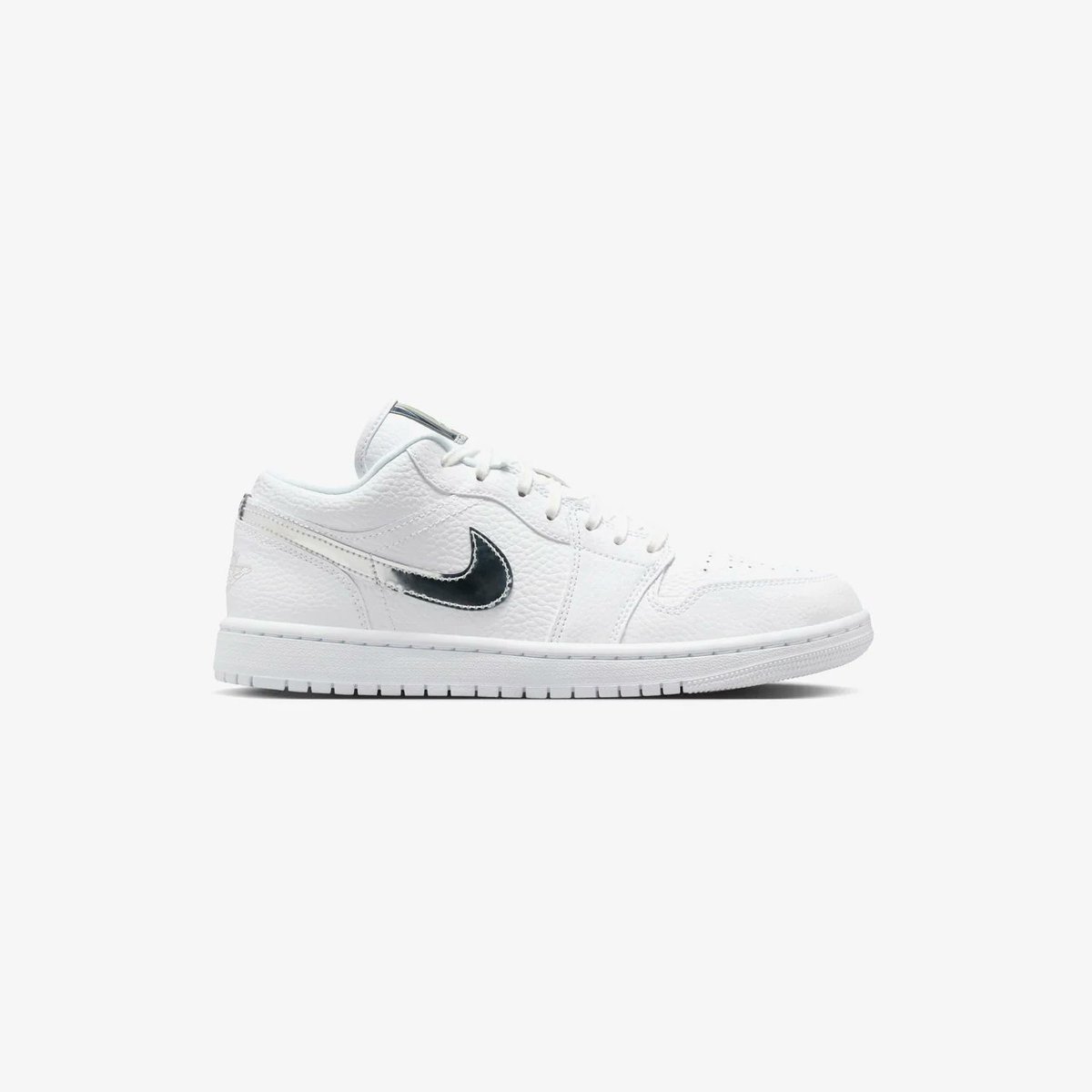 SNKR_TWITR tweet media