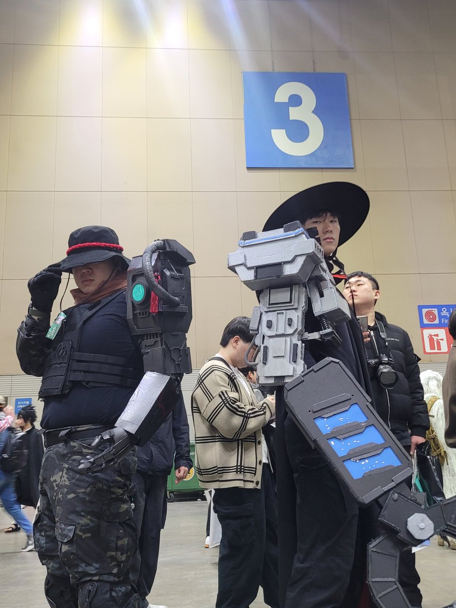 헬멧오타쿠눈깔 tweet media