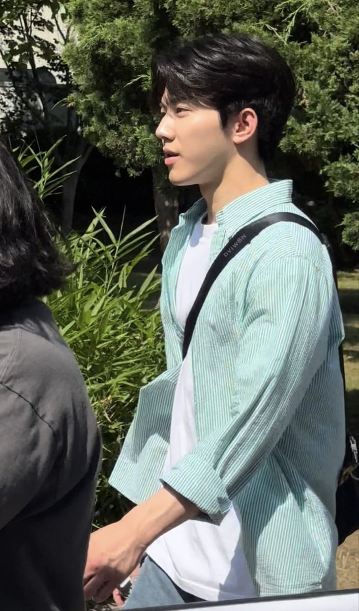 다시 봐도 잘 생겼다
이랬는데 어케 연예인 병 안 걸리지