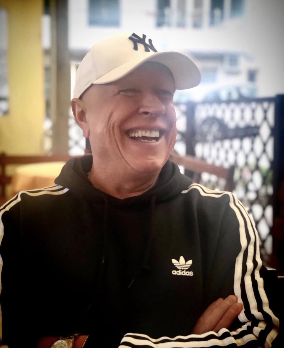 raffaella carrà posting tweet media