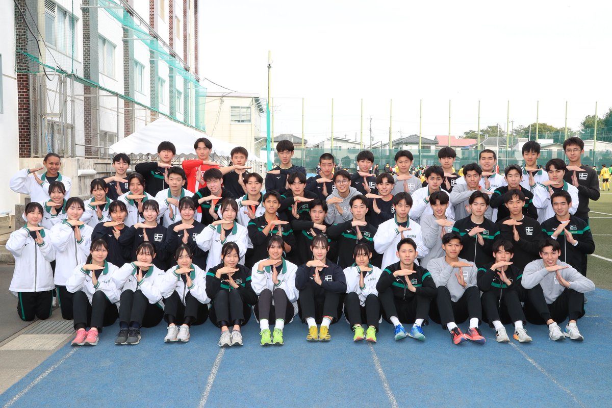 rikumaga's tweet photo. 発売中の #陸上競技マガジン ４月号のインターハイ注目校ルポは #東海大学付属相模高校 
活躍が楽しみな選手の意気込みやウォーミングアップで行っているペアストレッチを紹介。
小野大輔先生が指導する上で心掛けていることとは……。

目次　https://t.co/PgHdwILiEF
Amazon https://t.co/KB1Up0xPbj https://t.co/b0N5QYI4Qj