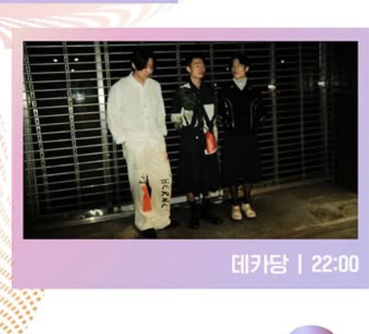 아니 저 문앞에서 찍은 사진 새로운게 자꾸늘어남ㅜㅜ 이건 처음봄