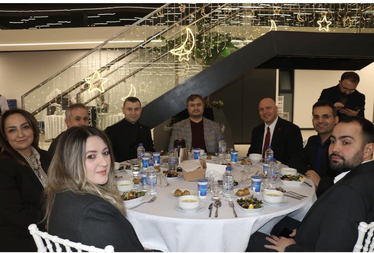 nurdanert's tweet photo. Adalet bakanımızı Başakşehir’de misafir ettik. @Akingurlek_ @yasinkartoglu https://t.co/YTEojG39Fs