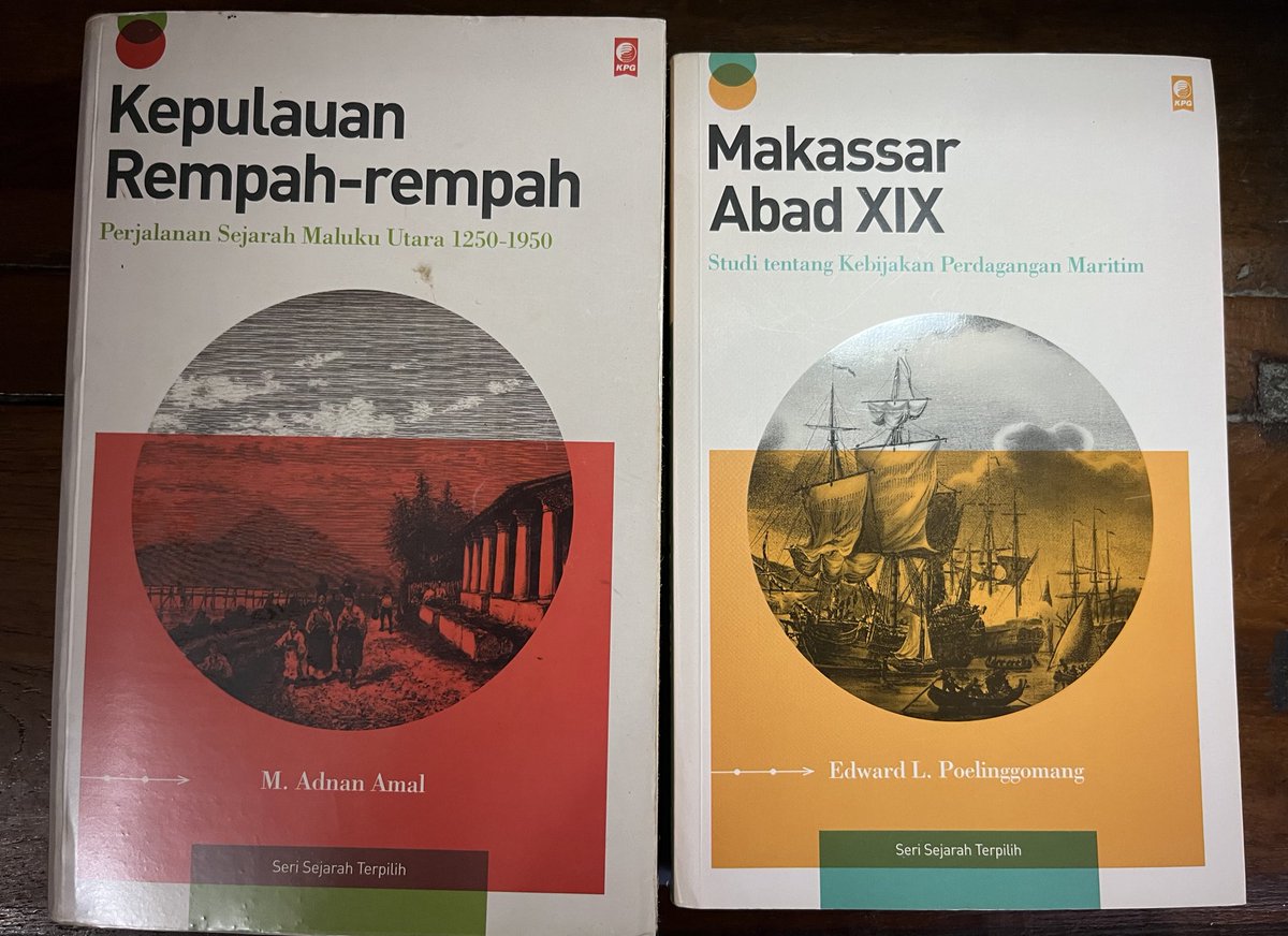 Biar enggak hanya soal Jawa yang kamu baca, dua buku ini bisa jadi pilihan terbaik untuk mengenal Maluku Utara dan Makassar. Atau secara umum Kawasan Timur Indonesia (KTI). 

Di Maluku Utara ada 2 kesultanan besar: Ternate dan Tidore. Jika Tidore mengekspansi wilayahnya ke timur,