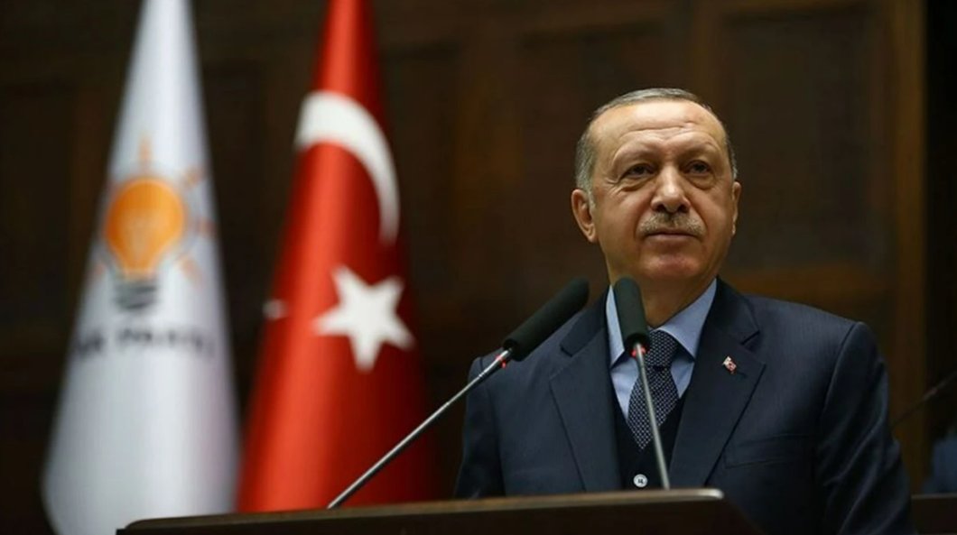 AKP kulisleri, Cumhurbaşkanı Erdoğan'ın yeniden aday olabilmesi için erken seçimi "mecburiyet" olarak görüyor.
yankigazetesi.com/haber-ak-parti…