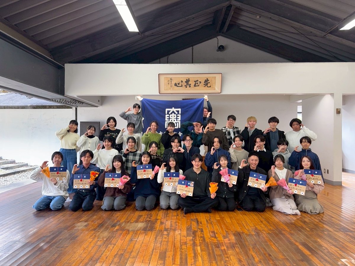 今日、卒部式を開催しました。

これまで私たちを導いてくださった先輩方へ感謝の気持ちを込めて、和やかなひとときを過ごしました。先輩方の存在の大きさと支えのありがたさを改めて感じる機会となりました。
先輩方の今後のご活躍とご健康を、部員一同心よりお祈り申し上げます。