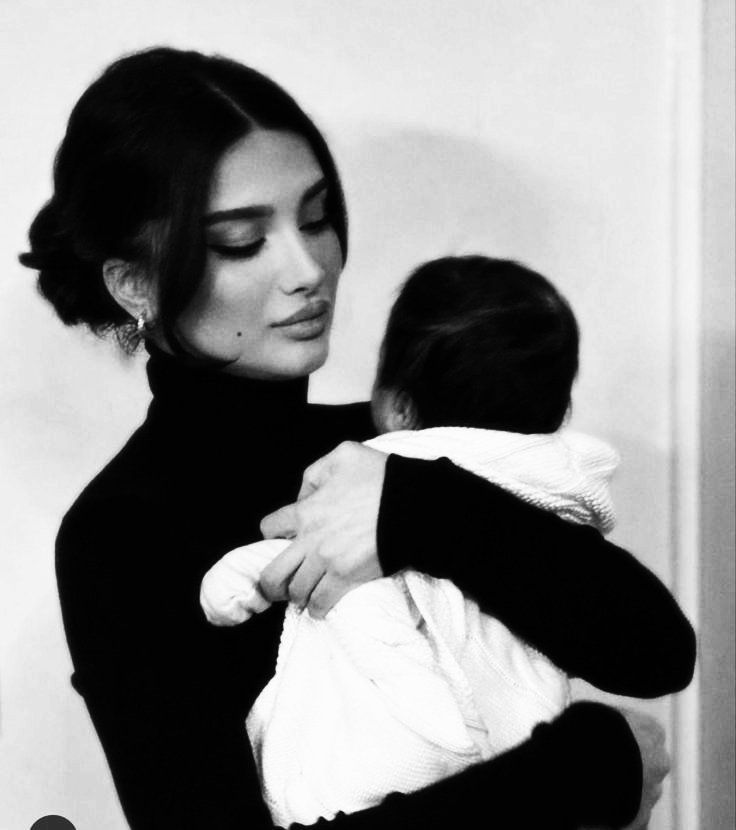 Ser madre de un varoncito es extrañó, el se emociona cuando me ve y yo le celebró hasta el mas mínimo balbuceo. 💙