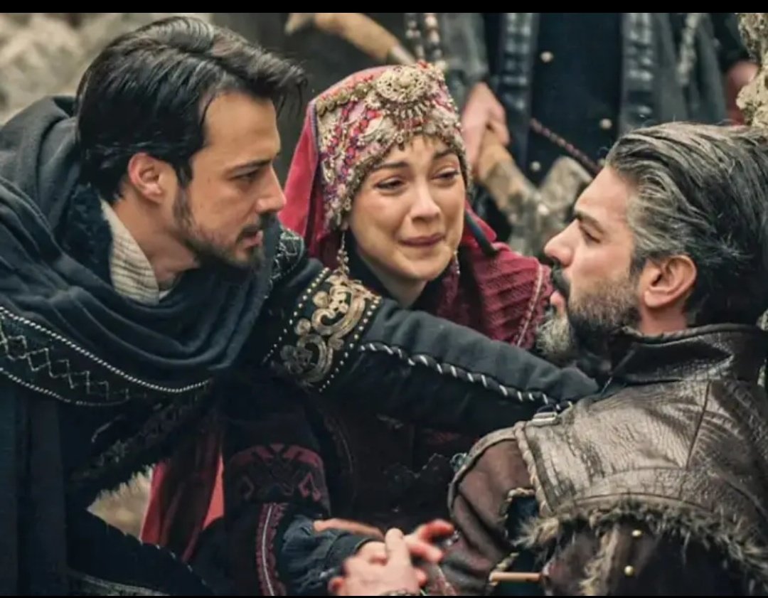 Şuraya #Flavius a aşık iki kardeş bırakıyorum🥰 bu foto  tam bir love triangle değil de nedir a dostlar 😀 yalnız sıkıntı şu ki Flavdan bir tane var 😀 #FatVius #KuruluşOrhan #ŞükrüÖzyıldız #CemreGümeli