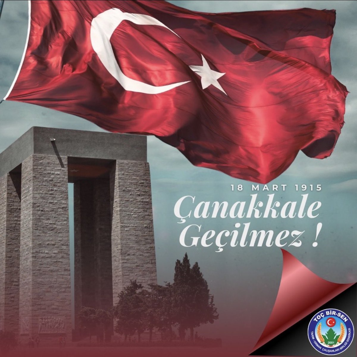 “Vurulup tertemiz alnından uzanmış yatıyor;Bir hilâl uğruna, yâ Rab, ne güneşler batıyor!”Bu destanı yazan kahraman ecdadımızın aziz hatırası önünde saygıyla eğiliyor; vatan uğruna can veren tüm şehitlerimizi rahmet, gazilerimizi minnet ve şükranla anıyoruz.
#ÇanakkaleGeçilmez 🇹🇷