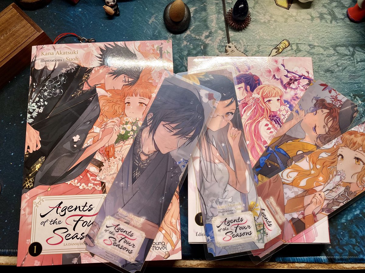 Hier petit passage au <a href="/MangaCafeParis/">Manga Café</a> 
Merci au manga café d’avoir ouvert tous ces cartons pour l’acrylique Naruto 🥹
Mes achats et les super goodies qui vont avec. Très contente pour Agents of the Four Seasons. Je l’attendais depuis longtemps. Merci Akata pour ce beau coffret 😊