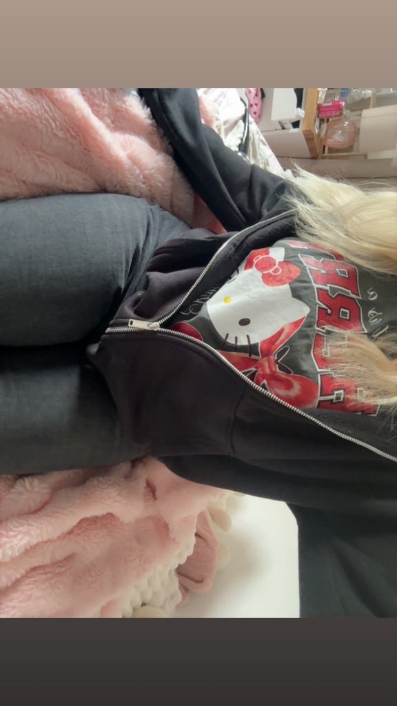 Poppy 🍒 tweet media