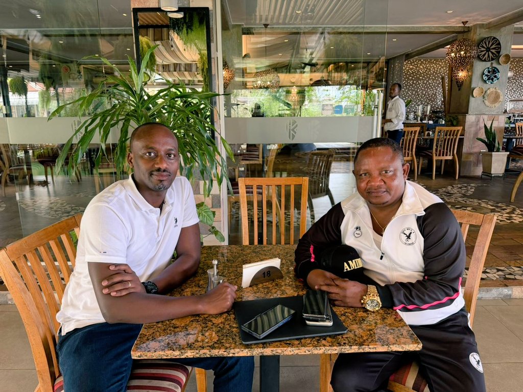 medardmuhiza's tweet photo. Amahoro yo mu karere niyo twipfuza. Hari vyinshi biduhuza canke twosangira muri #CPGL. Intambara ntiyubaka, irasenya. Ahari amahoro umuhoro uramwa. Merci cher frérot @GanzaJn https://t.co/uPX4MUjsBI