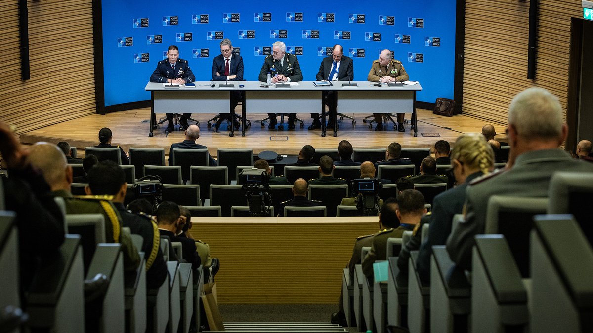 NATO_DefCollege's tweet image. Continuing their Field Study in 🇧🇪, SC148 and NRCC35 visited @NATO Headquarters for high-level briefings on NATO’s core strategic priorities:

⚔️ Bolstering #Deterrence &amp;amp; #Defence
🏭Scaling #DefenceIndustry production
🌐Modernizing #DefencePlanning
🇺🇦  Supporting #Ukraine