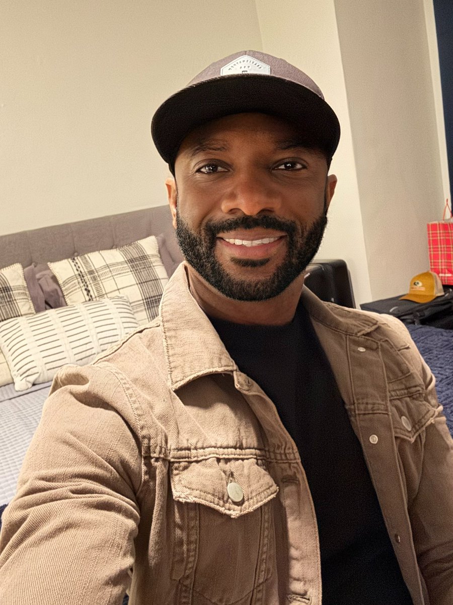 smilingderrick's tweet photo. Ready for the red eye!! https://t.co/pfJ6fqIa9M