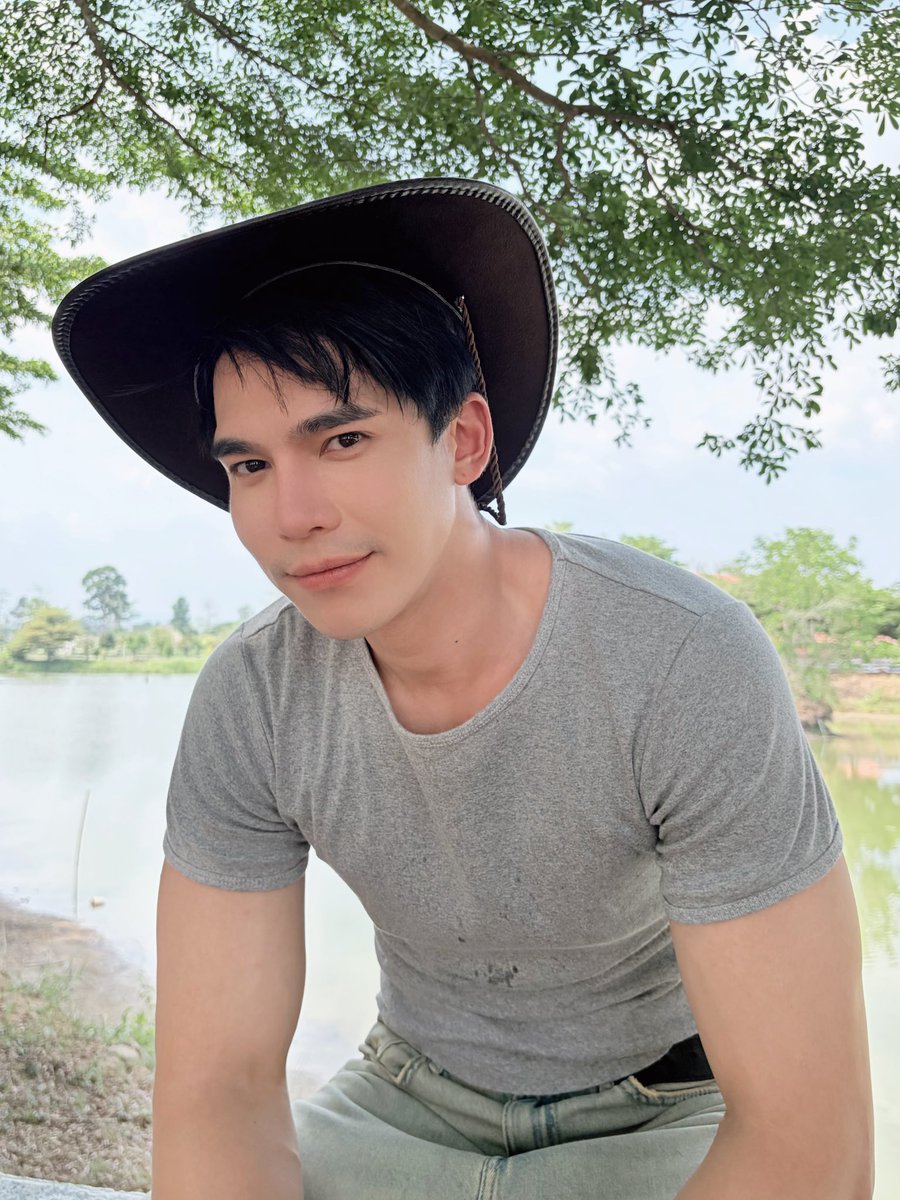 ที่สามของเธอ Your Third Series 🌳🍊

ก็นี่มันคนหล่อ ลีหล่อ ลีหล่อ หล่อ ลีหล่อ ลีหล่อ 🤠

ชึด ชือ ดึด ชือ ดึด ชือ ชือ ดึด ชือ ดึด 😘

คนหล่อคนนี้ เฮ้อออ ~ เจ้านายผมเอง 🫰🏻😍

Your Third Q9

#ที่สามของเธอQ9