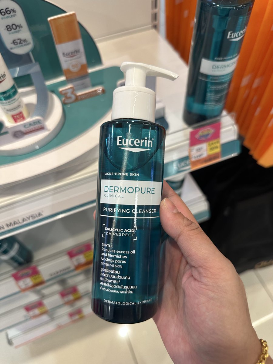 GIRLSSS, PLEASE JANGAN SILAP BELI EUCERIN TAWWW!!!

I PAKAI YANG PINK TUUU MEMANG MENJADI!!! Kulit nampak jadi cerah &amp; sekata. Meh sini i share tips nak pilih Eucerin products based on your skin concern! 💯✨