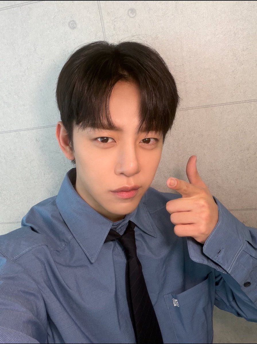 아 대현이님 사진 보자마자 미소 만개함